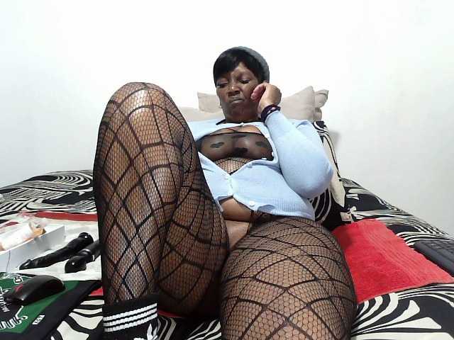 CreamyBum's BongaCams show and profile