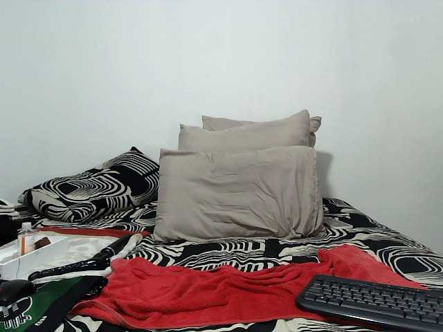 CreamyBum's BongaCams show and profile