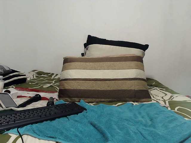 CreamyBum's BongaCams show and profile