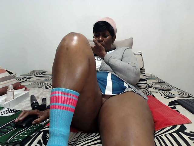 CreamyBum's BongaCams show and profile