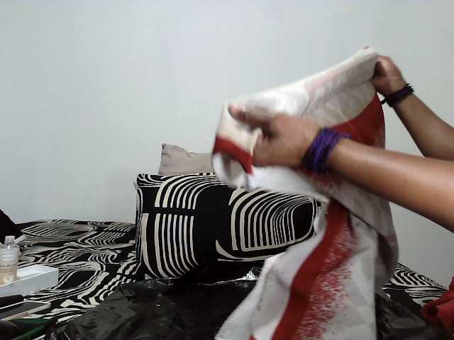 CreamyBum's BongaCams show and profile