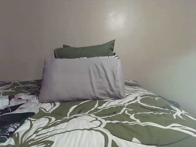 CreamyBum's BongaCams show and profile