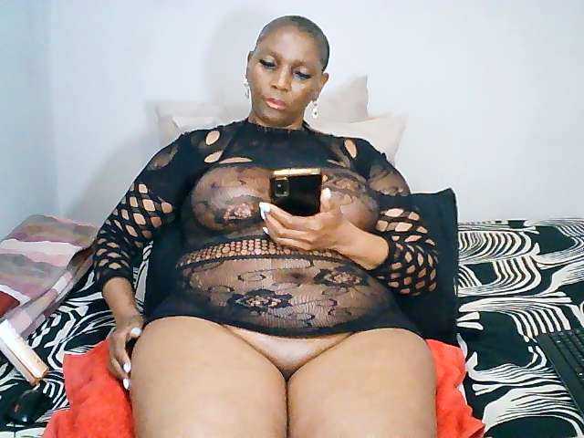 CreamyBum's BongaCams show and profile