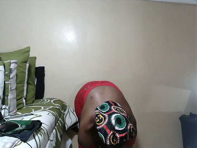 CreamyBum's BongaCams show and profile