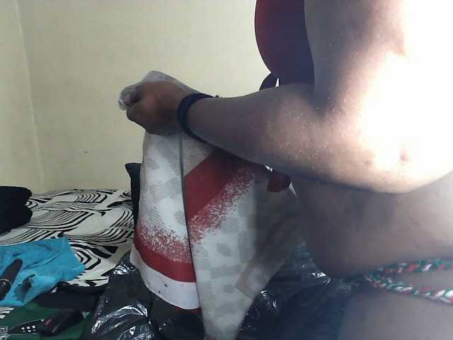 CreamyBum's BongaCams show and profile