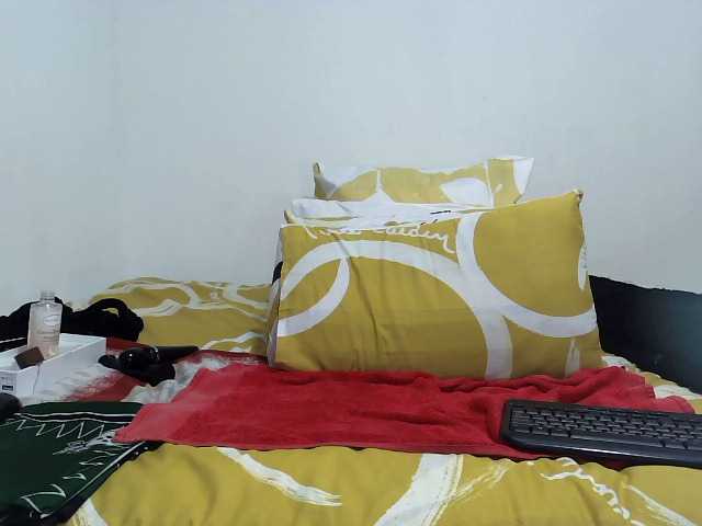 CreamyBum's BongaCams show and profile