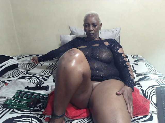 CreamyBum's BongaCams show and profile