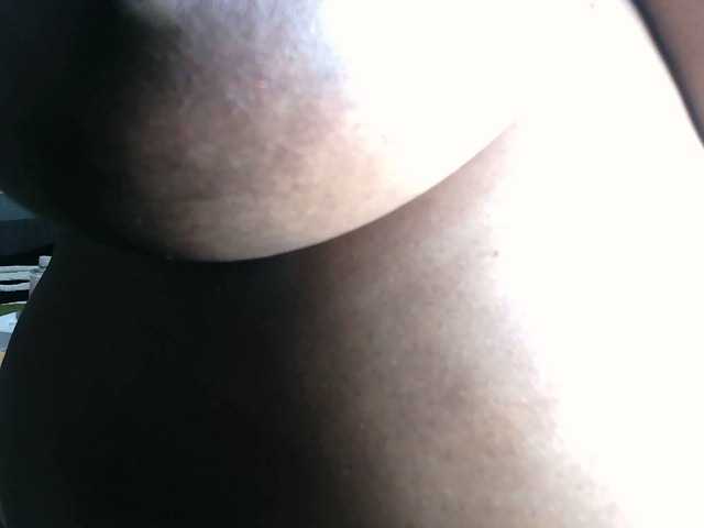 CreamyBum's BongaCams show and profile