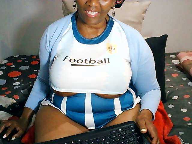 CreamyBum from BongaCams