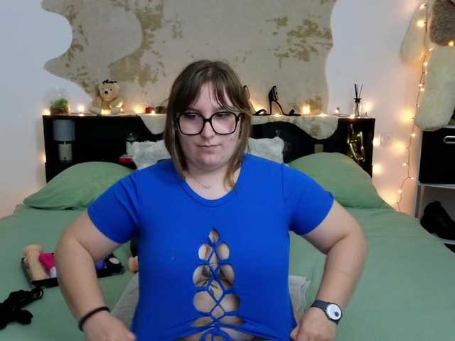 ElvinnaLaFrancaise's BongaCams show and profile