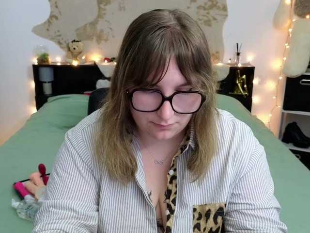 ElvinnaLaFrancaise's BongaCams show and profile