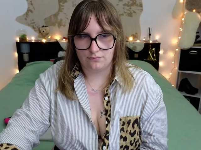 ElvinnaLaFrancaise's BongaCams show and profile