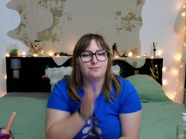ElvinnaLaFrancaise's BongaCams show and profile
