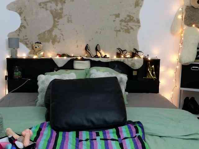 ElvinnaLaFrancaise webcam