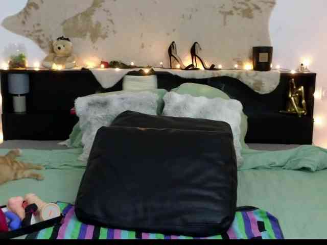 ElvinnaLaFrancaise webcam