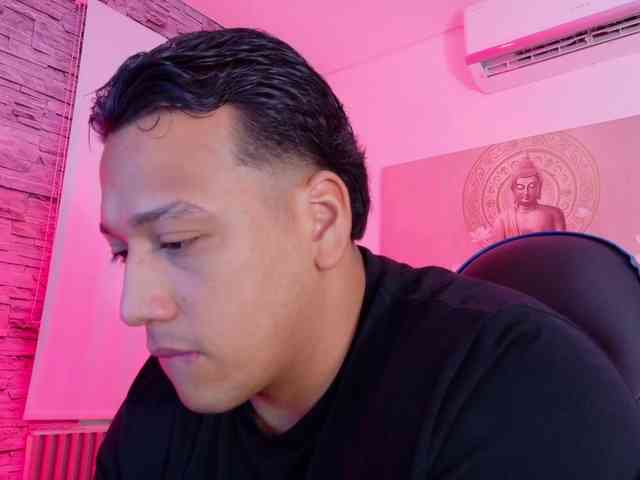 Tom-Muscle Live Webcam on BongaCams