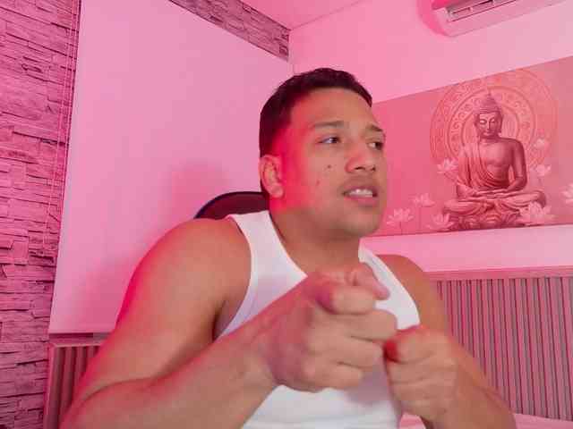 Tom-Muscle Live Webcam on {site_name}