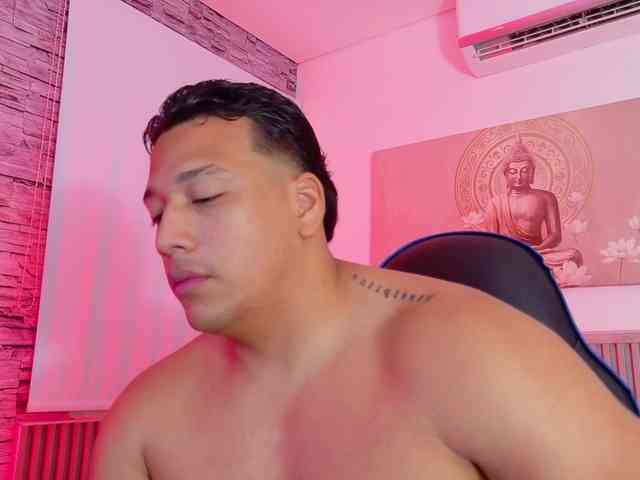 Tom-Muscle Live Webcam on BongaCams
