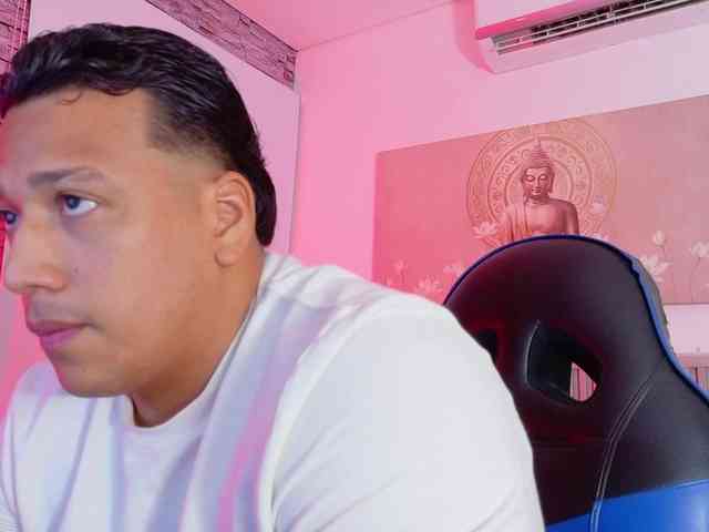 Tom-Muscle Live Webcam on BongaCams