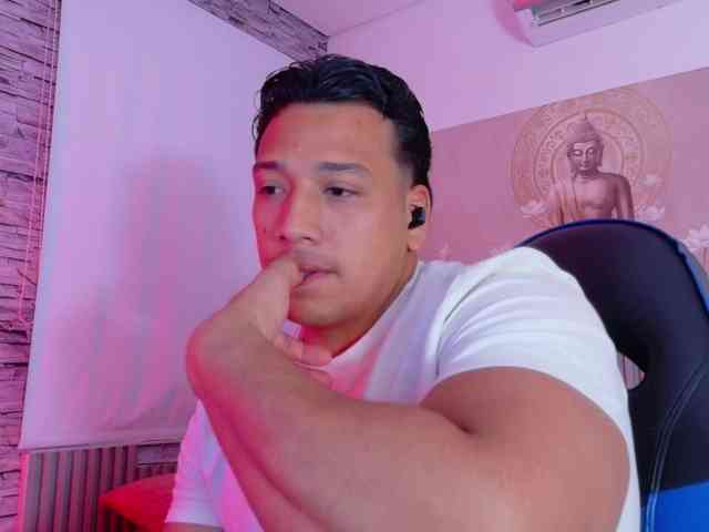 Tom-Muscle Live Webcam on BongaCams