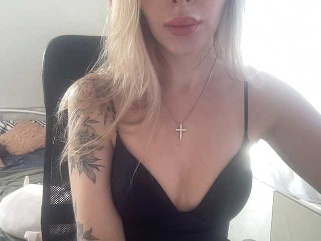 Sweet-Melodie from BongaCams is Freechat