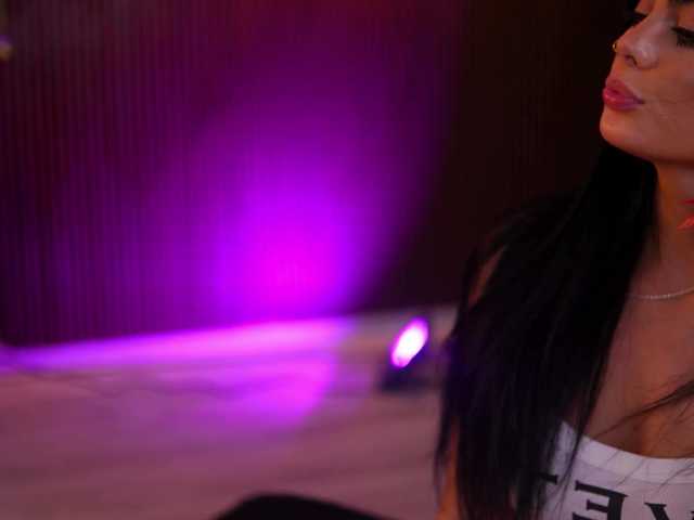 RavennaDArcy's BongaCams show and profile