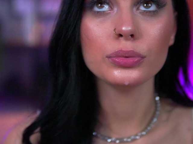 RavennaDArcy's BongaCams show and profile