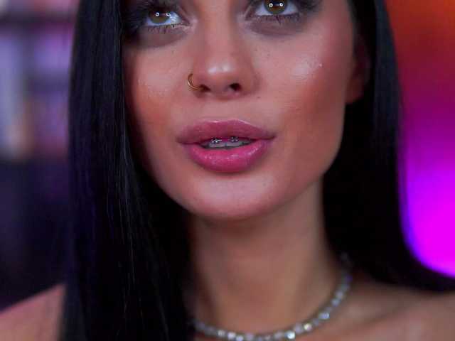 RavennaDArcy's BongaCams show and profile