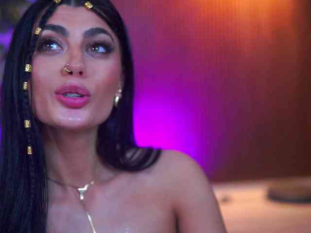 RavennaDArcy Live Webcam on BongaCams