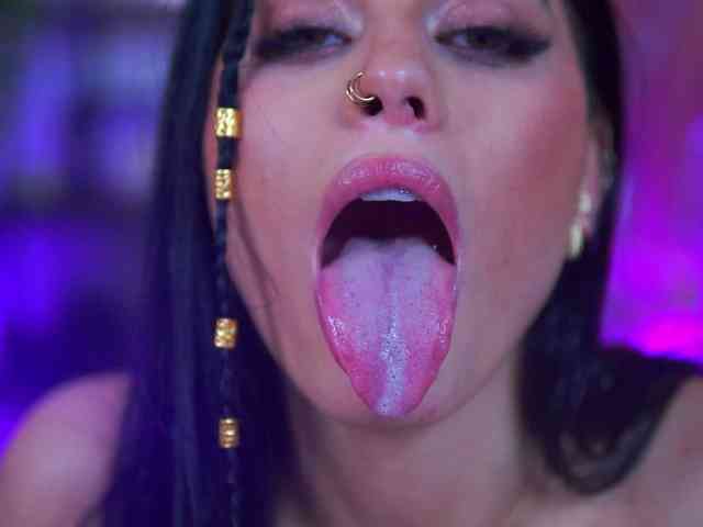 RavennaDArcy Live Webcam on BongaCams