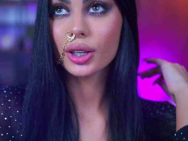 RavennaDArcy Live Webcam on BongaCams