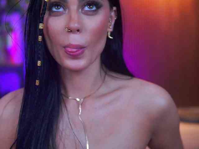 RavennaDArcy Live Webcam on BongaCams