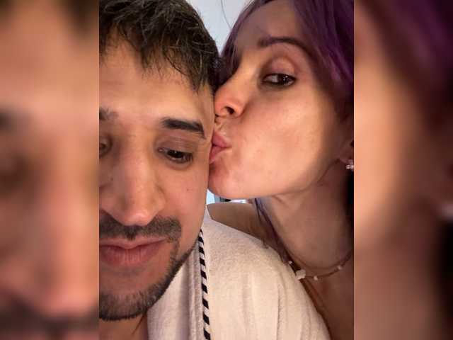 VIP17CoupleDream's BongaCams show and profile