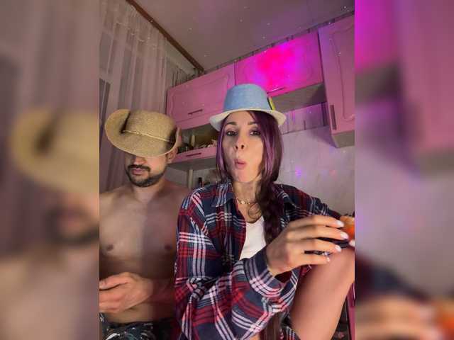 VIP17CoupleDream's BongaCams show and profile