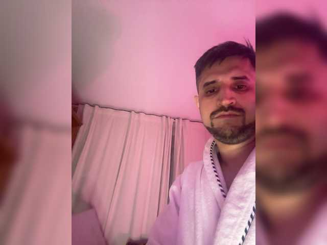 VIP17CoupleDream's BongaCams show and profile