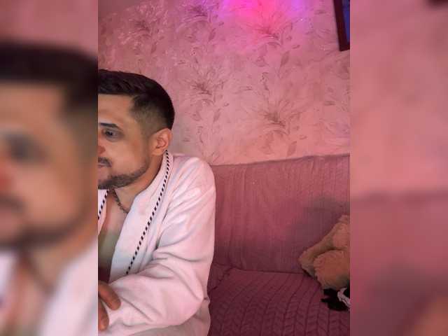 VIP17CoupleDream's BongaCams show and profile