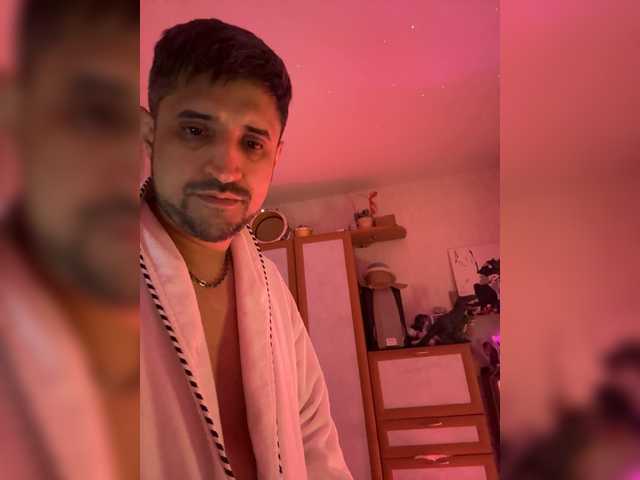 VIP17CoupleDream's BongaCams show and profile