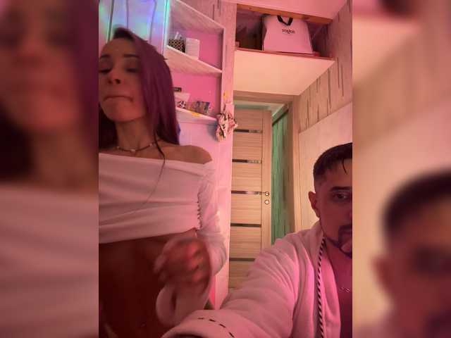 VIP17CoupleDream's BongaCams show and profile