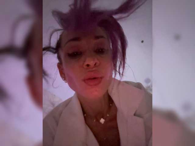 VIP17CoupleDream's BongaCams show and profile