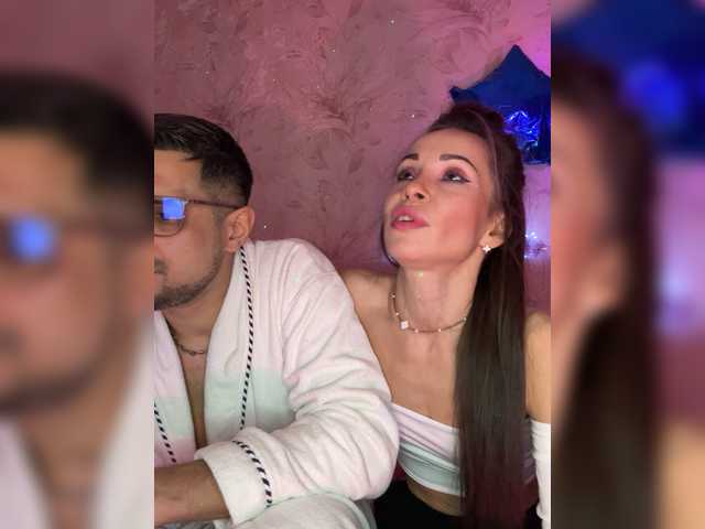 VIP17CoupleDream's BongaCams show and profile