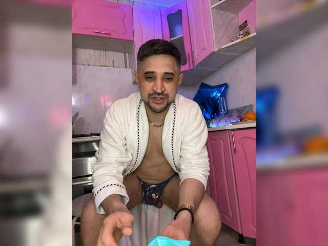 VIP17CoupleDream's BongaCams show and profile