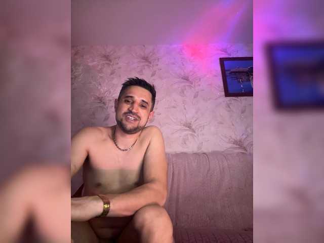 VIP17CoupleDream's BongaCams show and profile