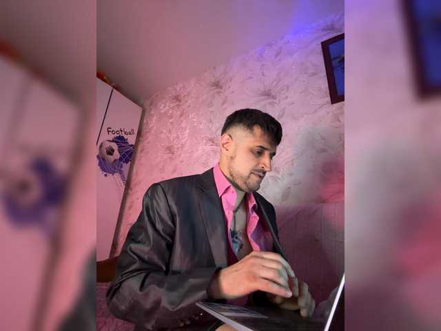 VIP17CoupleDream's BongaCams show and profile