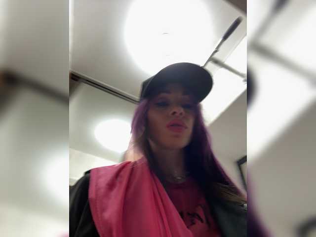 VIP17CoupleDream's BongaCams show and profile