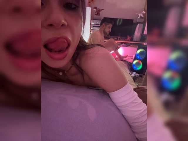 VIP17CoupleDream's BongaCams show and profile