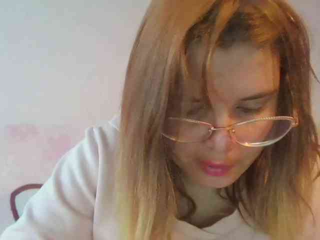 ElenaPleasure webcam