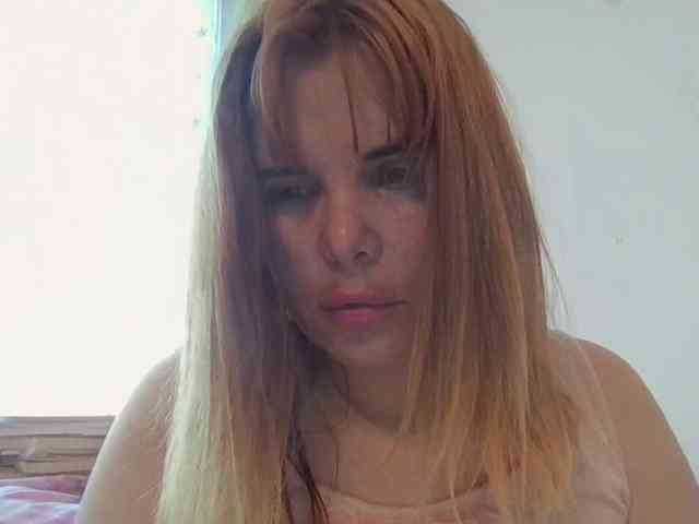 ElenaPleasure webcam