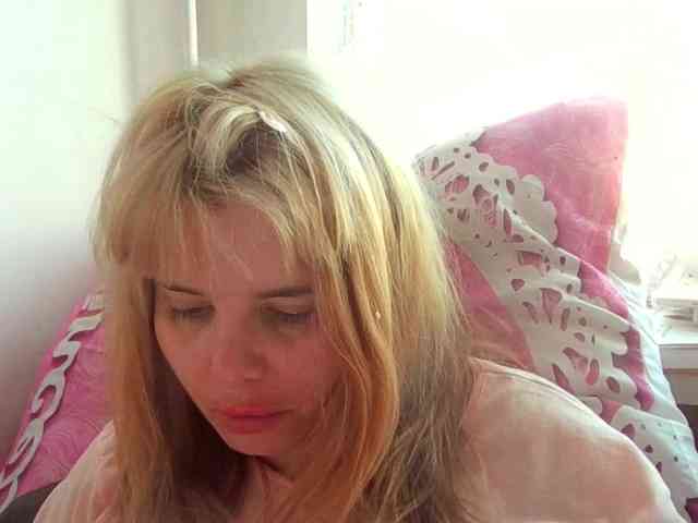 ElenaPleasure webcam