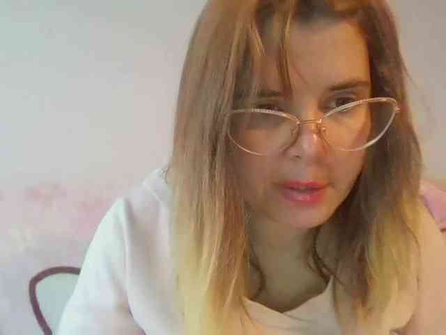 ElenaPleasure webcam