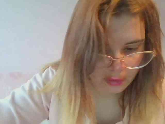 ElenaPleasure webcam